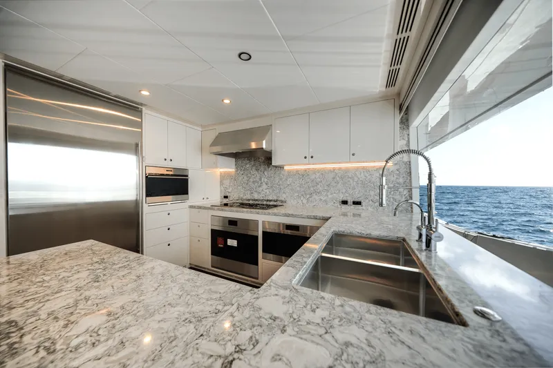 Slide: The Image of Ocean Alexander 37L 2025 - 19