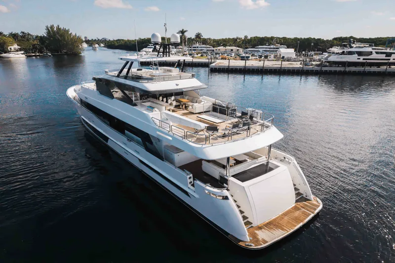 Slide: The Image of Ocean Alexander 37L 2025 - 2