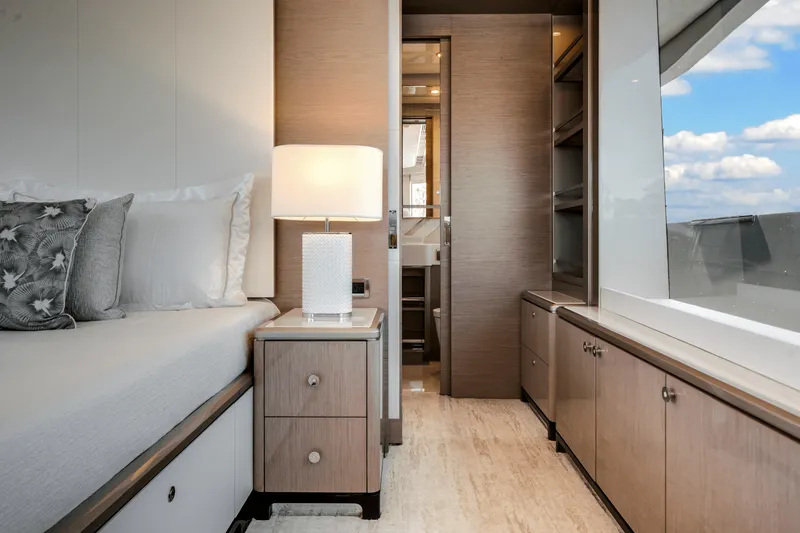 Slide: The Image of Ocean Alexander 37L 2025 - 24