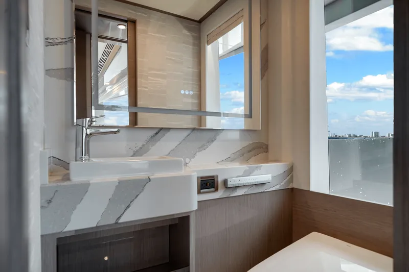 Slide: The Image of Ocean Alexander 37L 2025 - 27