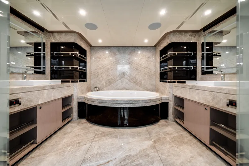 Slide: The Image of Ocean Alexander 37L 2025 - 28