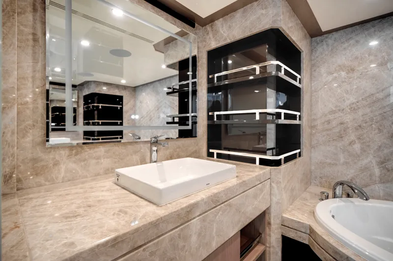 Slide: The Image of Ocean Alexander 37L 2025 - 29