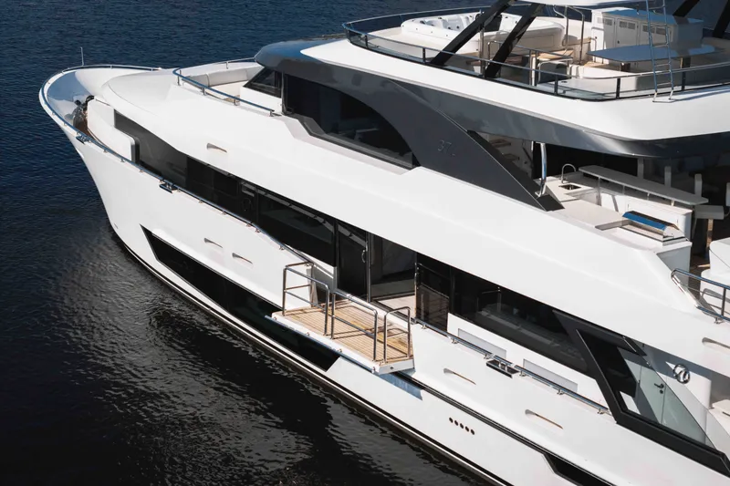 Slide: The Image of Ocean Alexander 37L 2025 - 4