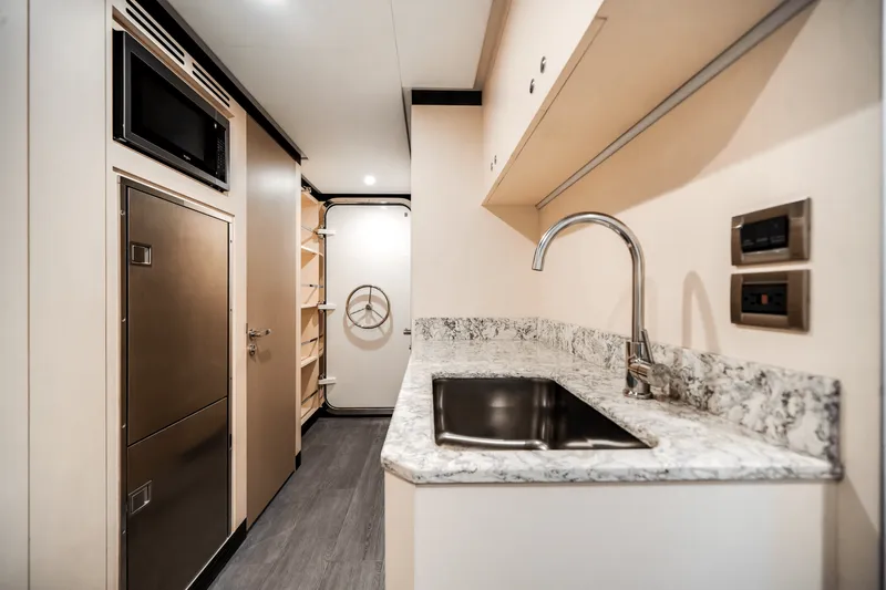 Slide: The Image of Ocean Alexander 37L 2025 - 64