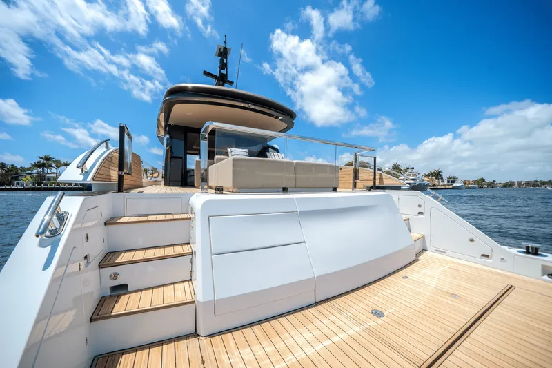 Slide: The Image of Azimut Seadeck 7 2025 - 11