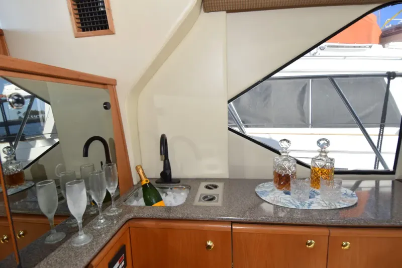 Slide: The Image of Bayliner 5288 Pilot House Motoryacht 1999 - 5
