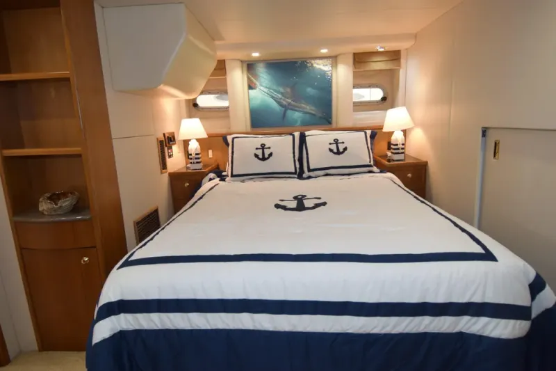 Slide: The Image of Bayliner 5288 Pilot House Motoryacht 1999 - 7