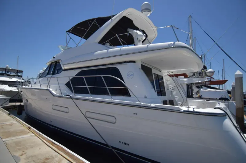 Slide: The Image of Bayliner 5288 Pilot House Motoryacht 1999 - 1