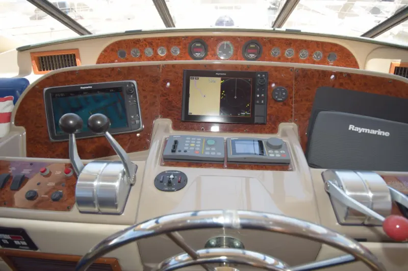 Slide: The Image of Bayliner 5288 Pilot House Motoryacht 1999 - 12