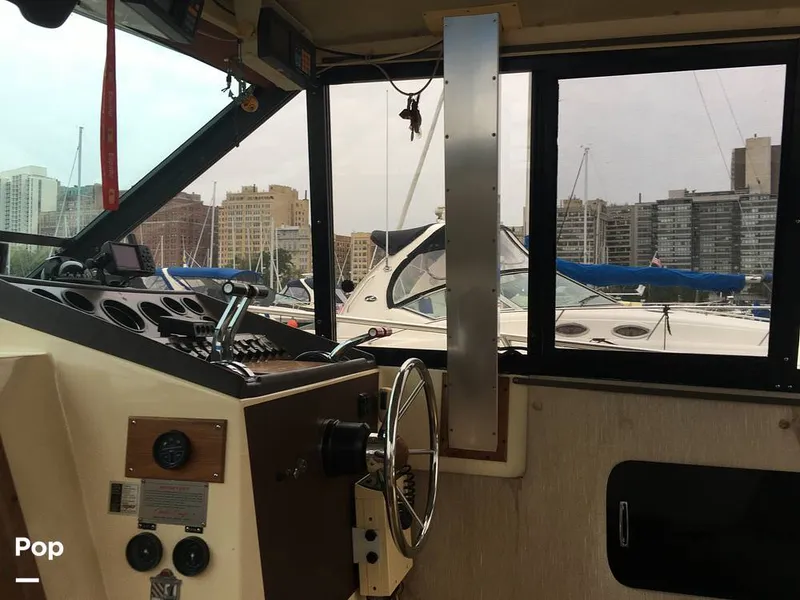 Slide: The Image of Chris-Craft 333 Commander 1984 - 13254372