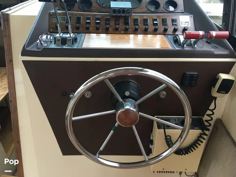 Slide: The Image of Chris-Craft 333 Commander 1984 - 13254377