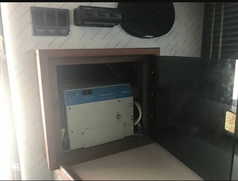 Slide: The Image of Cruisers Yachts 4280 Express Bridge 1988 - 13564425