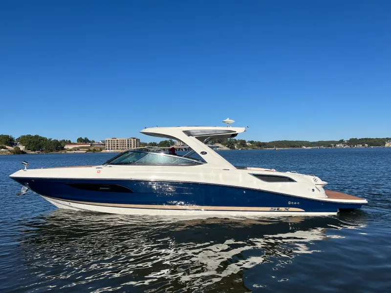 Slide: The Image of Sea Ray 350 SLX 2015 - 0