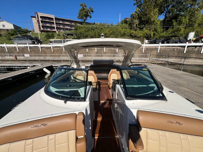 Slide: The Image of Sea Ray 350 SLX 2015 - 15