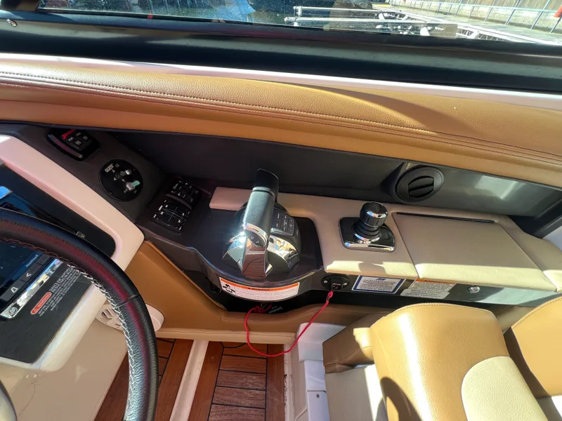 Slide: The Image of Sea Ray 350 SLX 2015 - 16