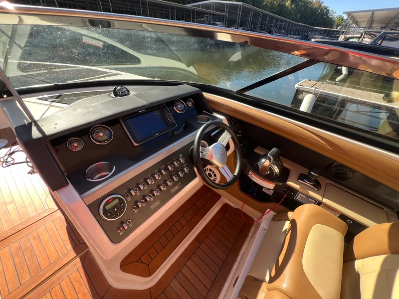 Slide: The Image of Sea Ray 350 SLX 2015 - 17