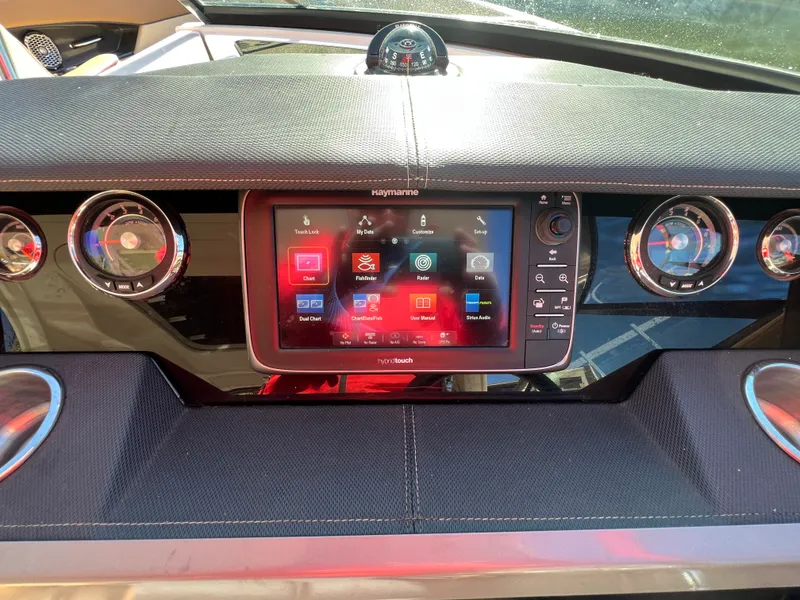 Slide: The Image of Sea Ray 350 SLX 2015 - 18