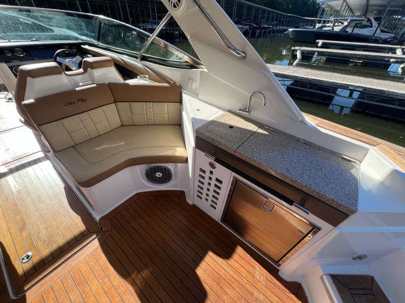 Slide: The Image of Sea Ray 350 SLX 2015 - 21