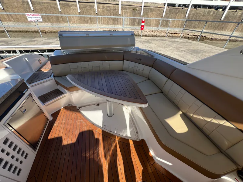 Slide: The Image of Sea Ray 350 SLX 2015 - 24