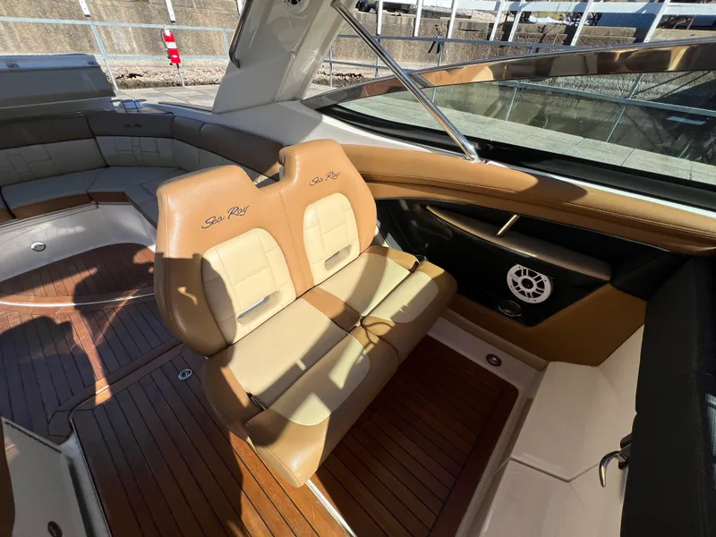 Slide: The Image of Sea Ray 350 SLX 2015 - 27