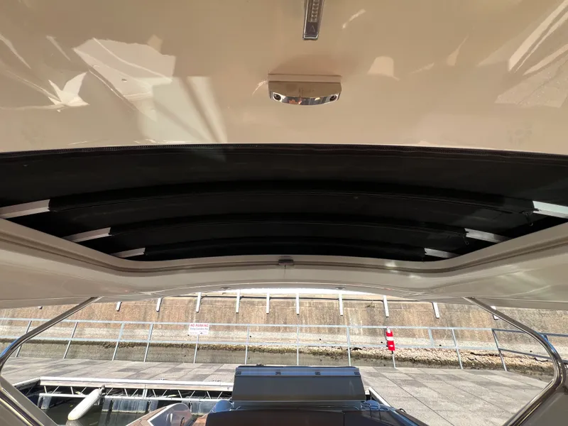 Slide: The Image of Sea Ray 350 SLX 2015 - 28