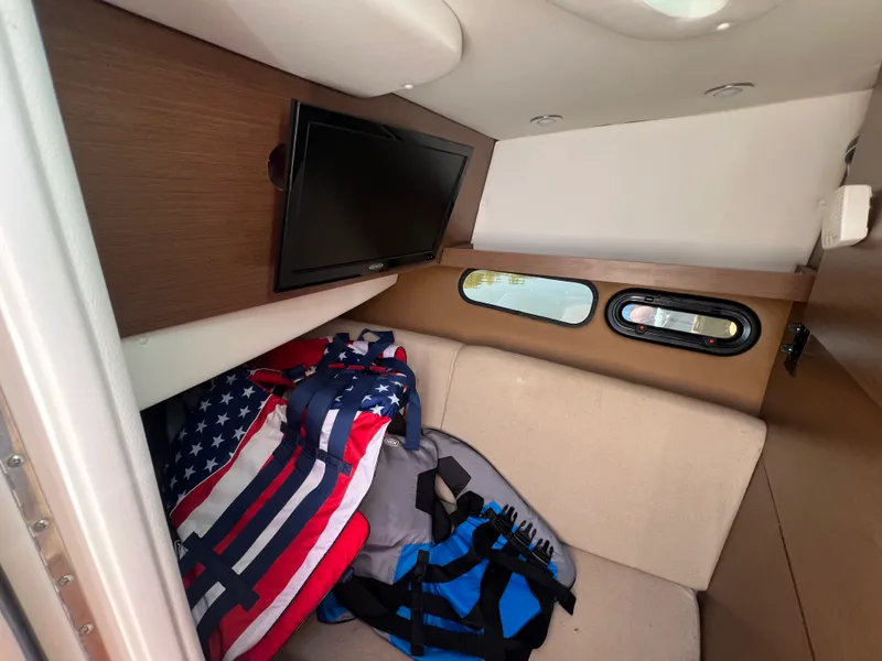 Slide: The Image of Sea Ray 350 SLX 2015 - 29