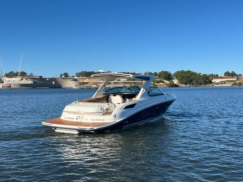 Slide: The Image of Sea Ray 350 SLX 2015 - 6