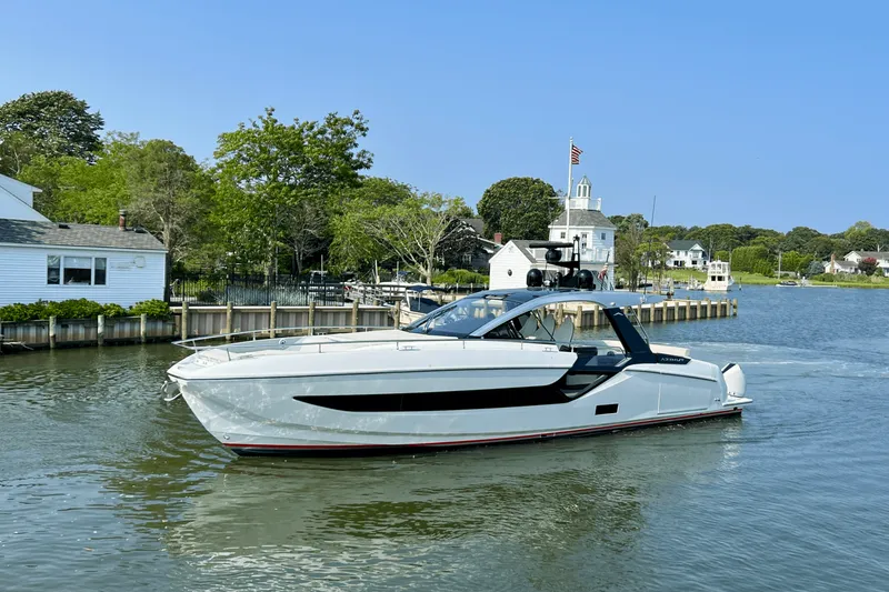 Slide: The Image of Azimut 47 VERVE 2022 - 1