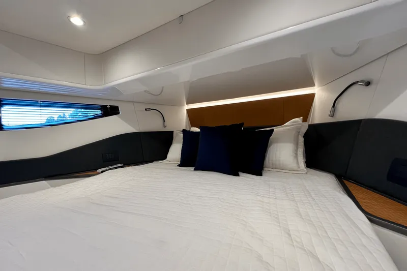 Slide: The Image of Azimut 47 VERVE 2022 - 100