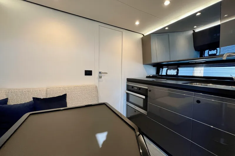 Slide: The Image of Azimut 47 VERVE 2022 - 103