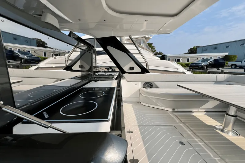 Slide: The Image of Azimut 47 VERVE 2022 - 28