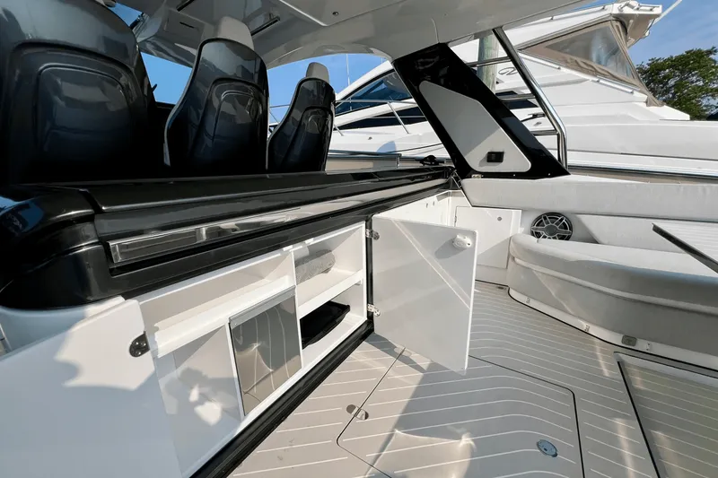 Slide: The Image of Azimut 47 VERVE 2022 - 31