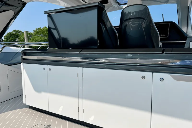 Slide: The Image of Azimut 47 VERVE 2022 - 33