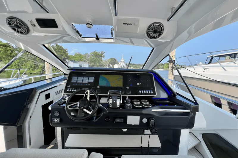 Slide: The Image of Azimut 47 VERVE 2022 - 35