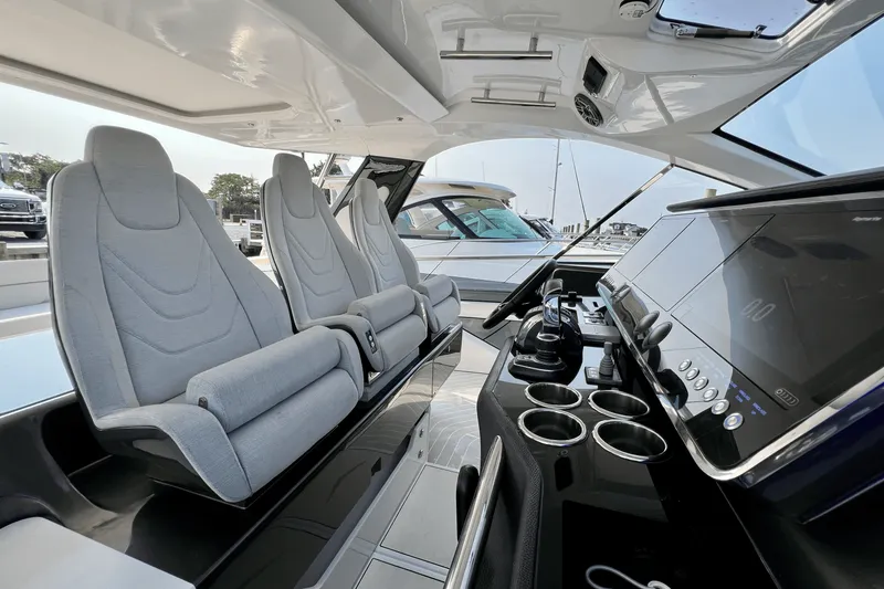 Slide: The Image of Azimut 47 VERVE 2022 - 39