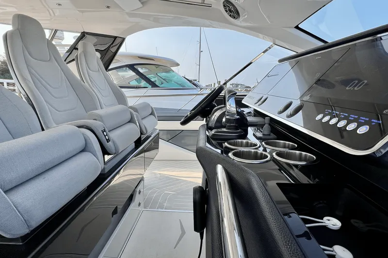 Slide: The Image of Azimut 47 VERVE 2022 - 40