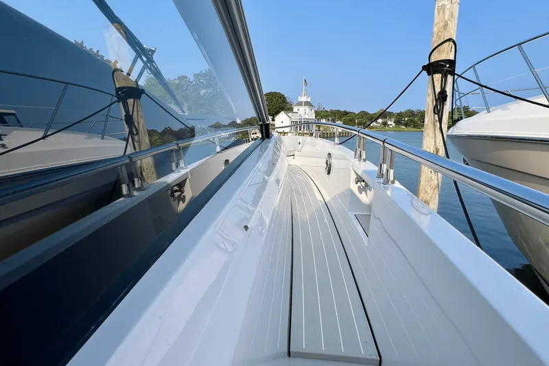 Slide: The Image of Azimut 47 VERVE 2022 - 42