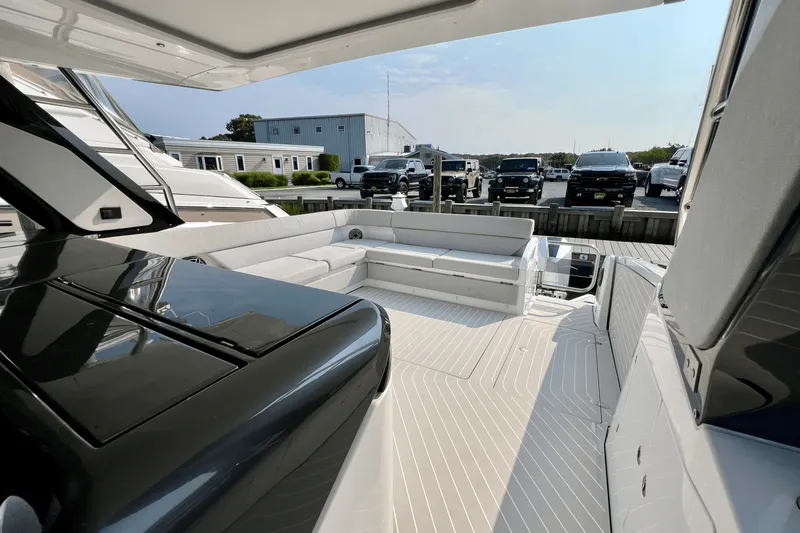 Slide: The Image of Azimut 47 VERVE 2022 - 47