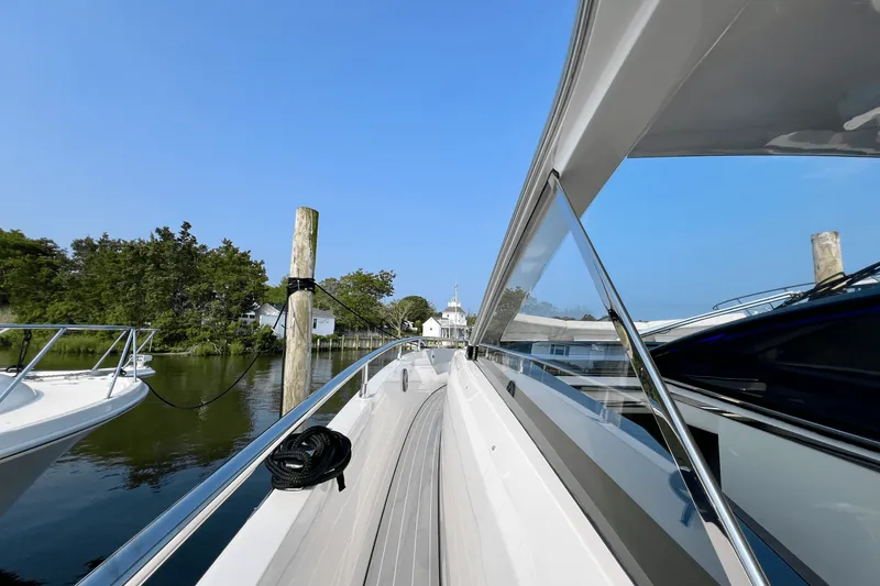 Slide: The Image of Azimut 47 VERVE 2022 - 48