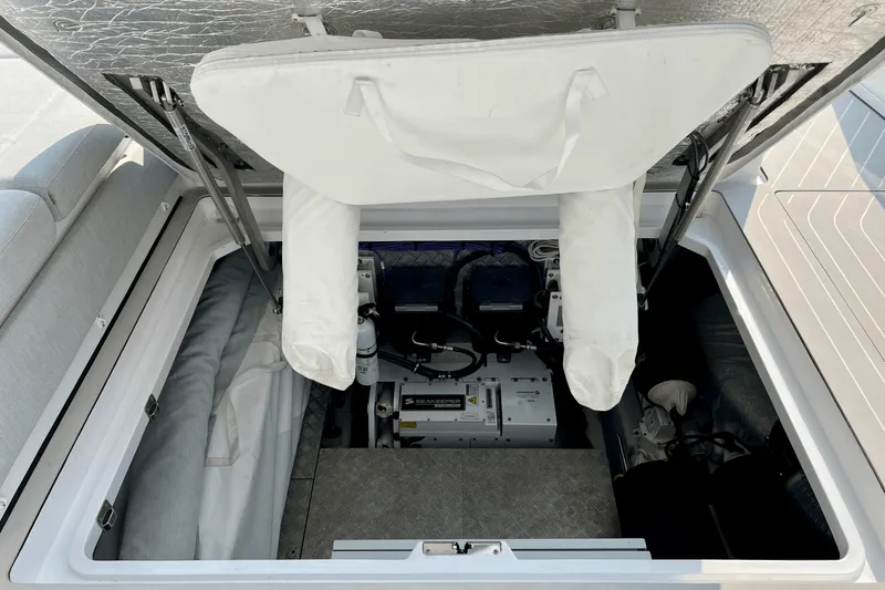 Slide: The Image of Azimut 47 VERVE 2022 - 56