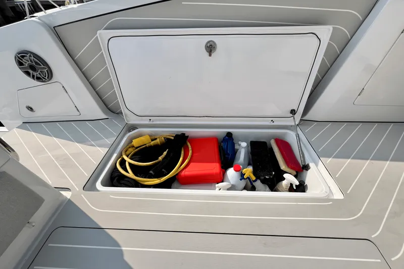 Slide: The Image of Azimut 47 VERVE 2022 - 59