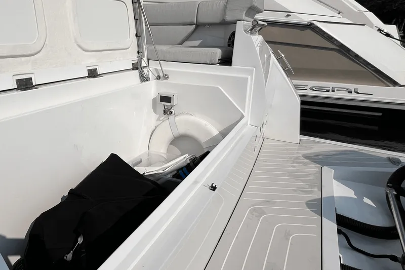 Slide: The Image of Azimut 47 VERVE 2022 - 61