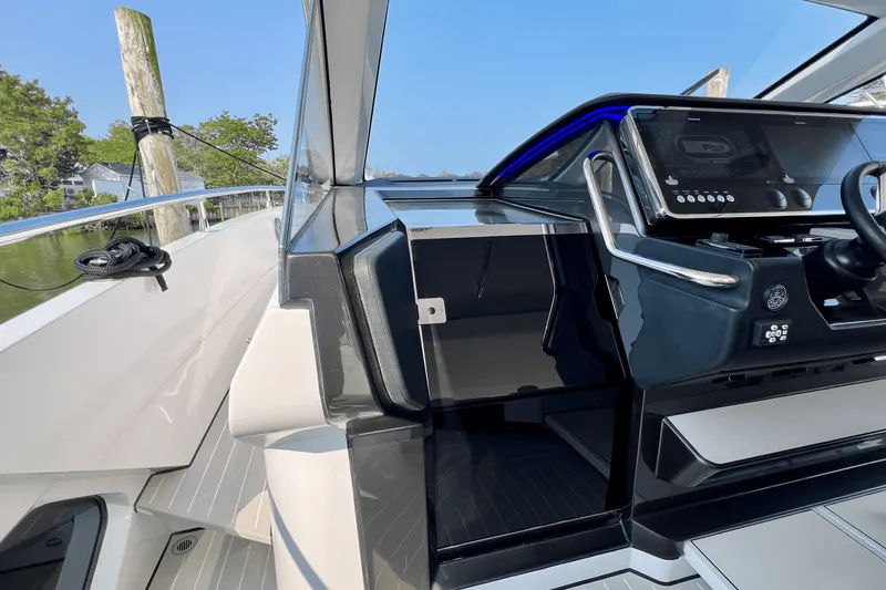 Slide: The Image of Azimut 47 VERVE 2022 - 64