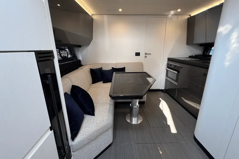 Slide: The Image of Azimut 47 VERVE 2022 - 67