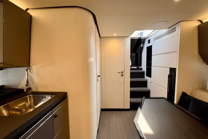 Slide: The Image of Azimut 47 VERVE 2022 - 69