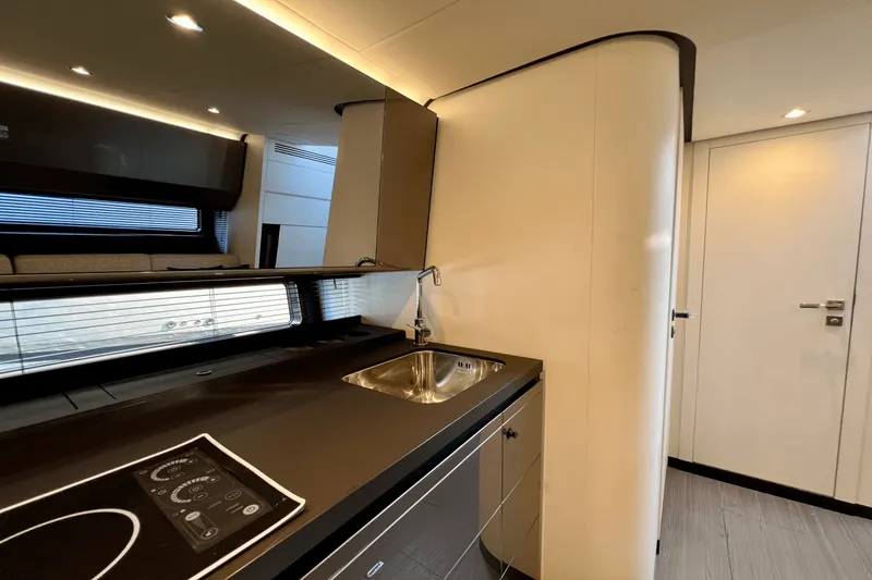 Slide: The Image of Azimut 47 VERVE 2022 - 70