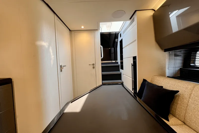 Slide: The Image of Azimut 47 VERVE 2022 - 72