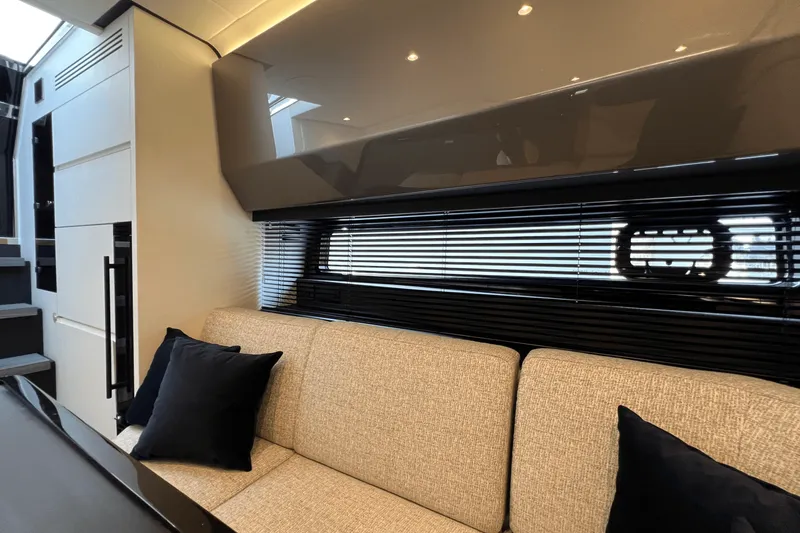 Slide: The Image of Azimut 47 VERVE 2022 - 73