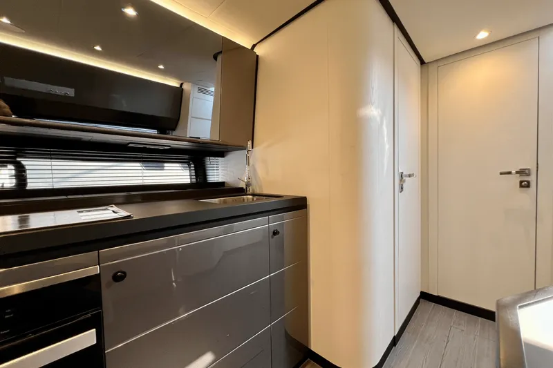 Slide: The Image of Azimut 47 VERVE 2022 - 74