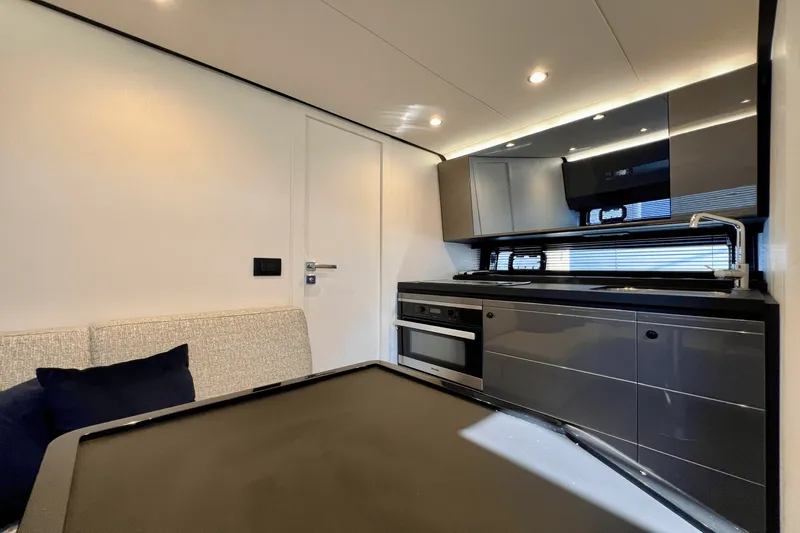 Slide: The Image of Azimut 47 VERVE 2022 - 75